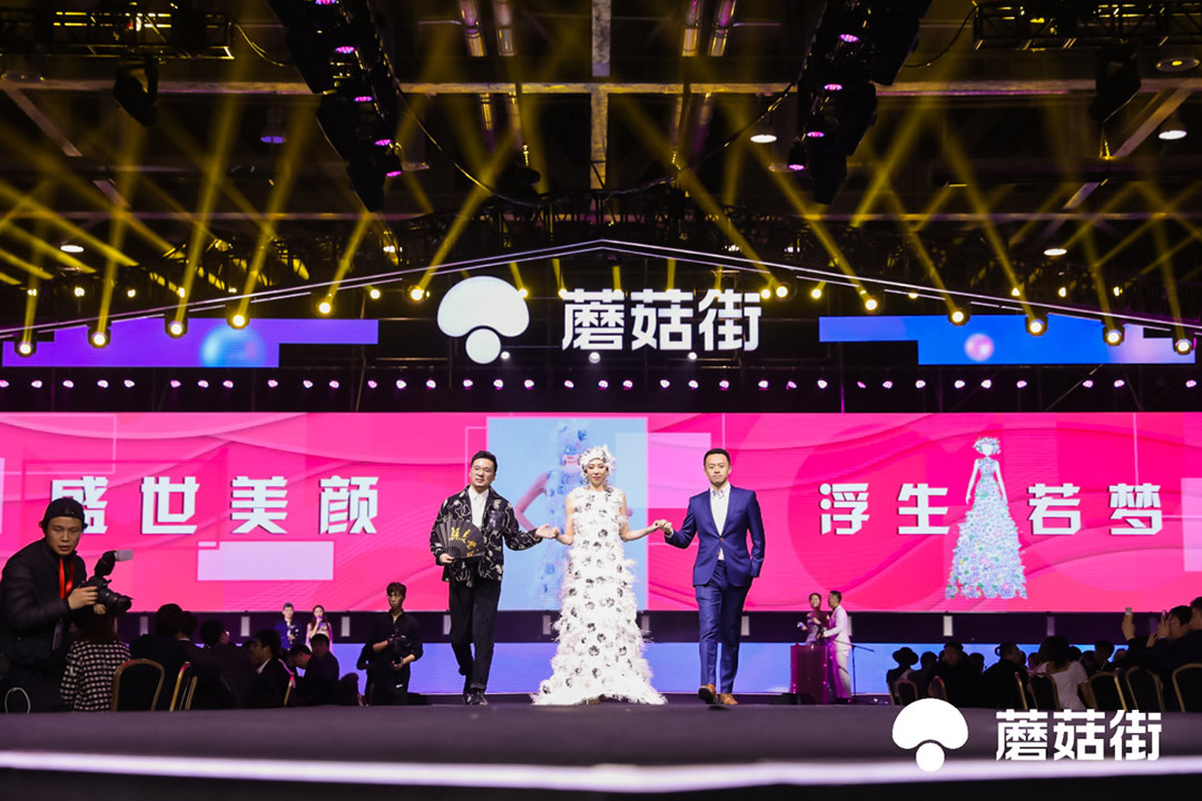 “盛世美顏,浮生若夢”團(tuán)隊(duì)時(shí)尚達(dá)人登臺(tái)展示